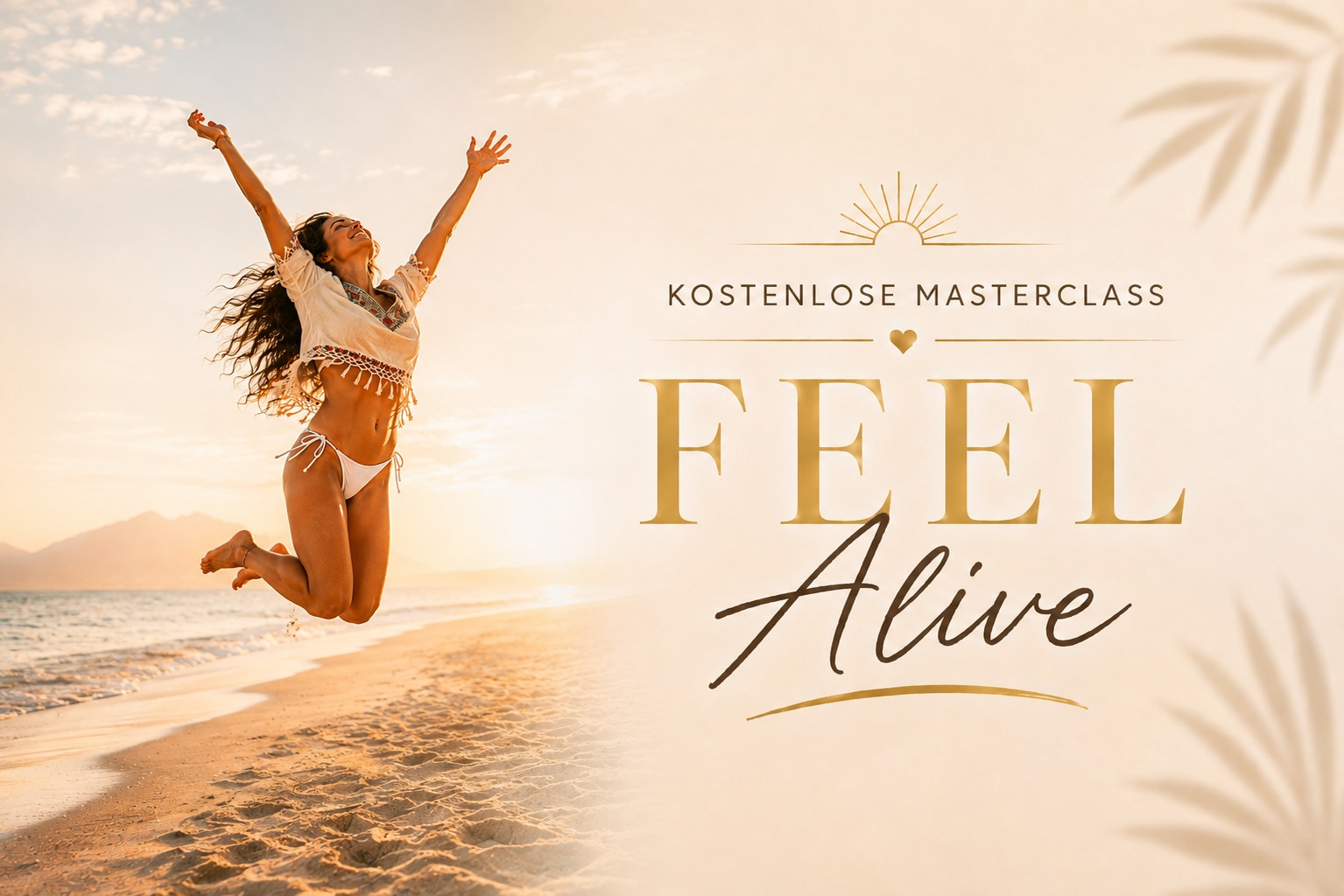 Kostenlose Masterclass FEEL ALIVE – Frau springt am Strand im Sonnenuntergang